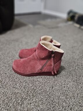 Bearpaw Women’s Suede Shearling Ankle Boots Size 12 Side Zip Winter Boots